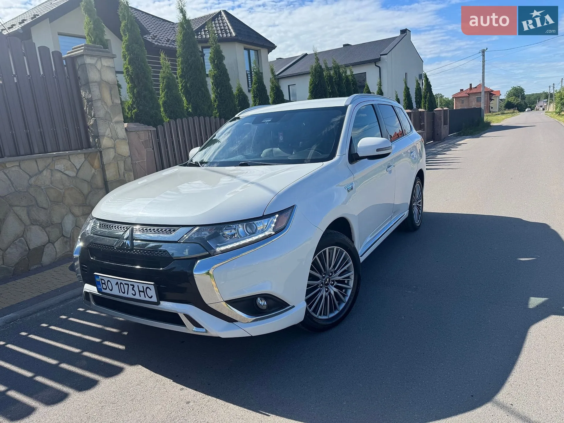 2021 Mitsubishi Outlander - мініатюра 2