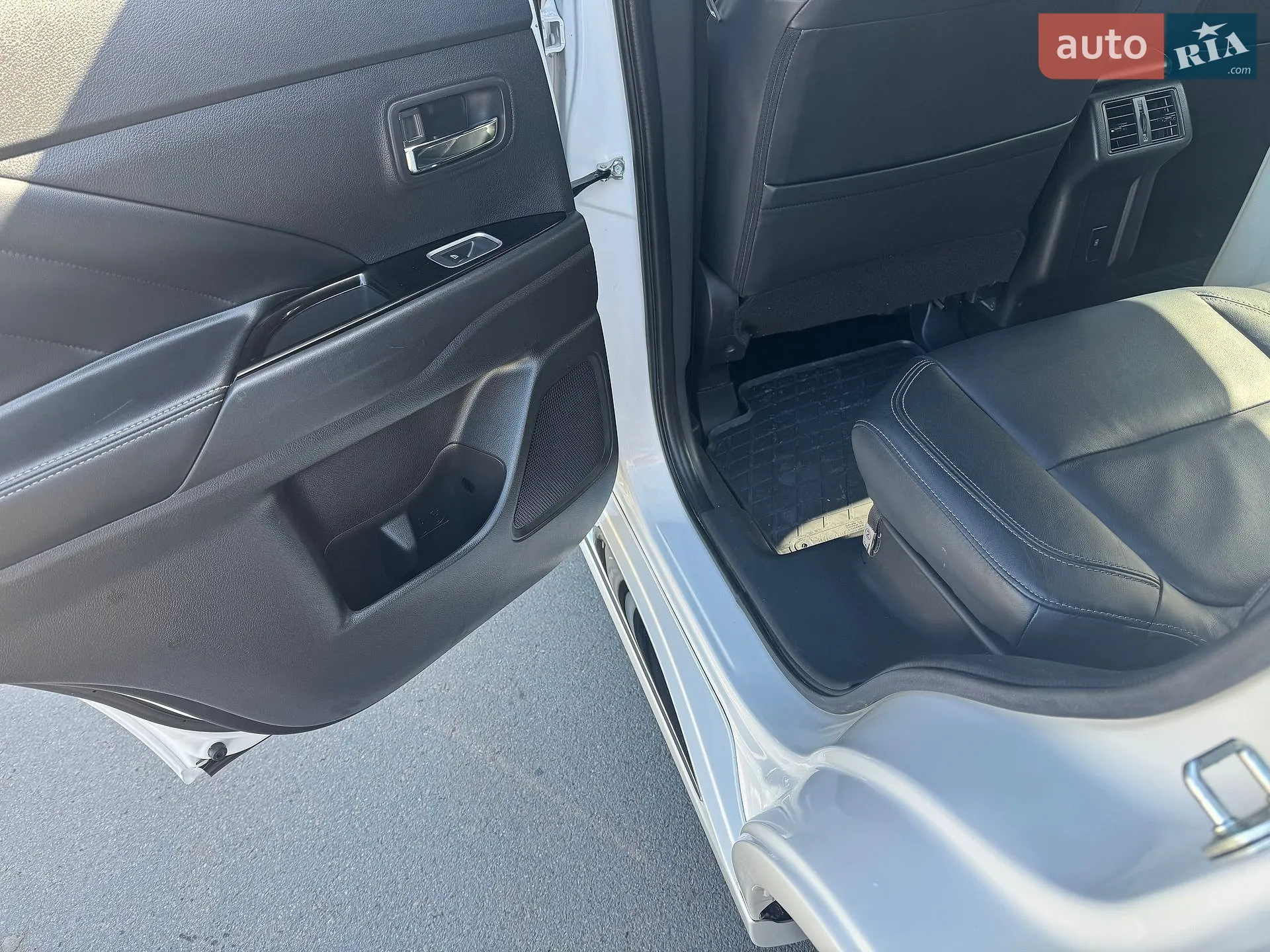 2021 Mitsubishi Outlander - мініатюра 16