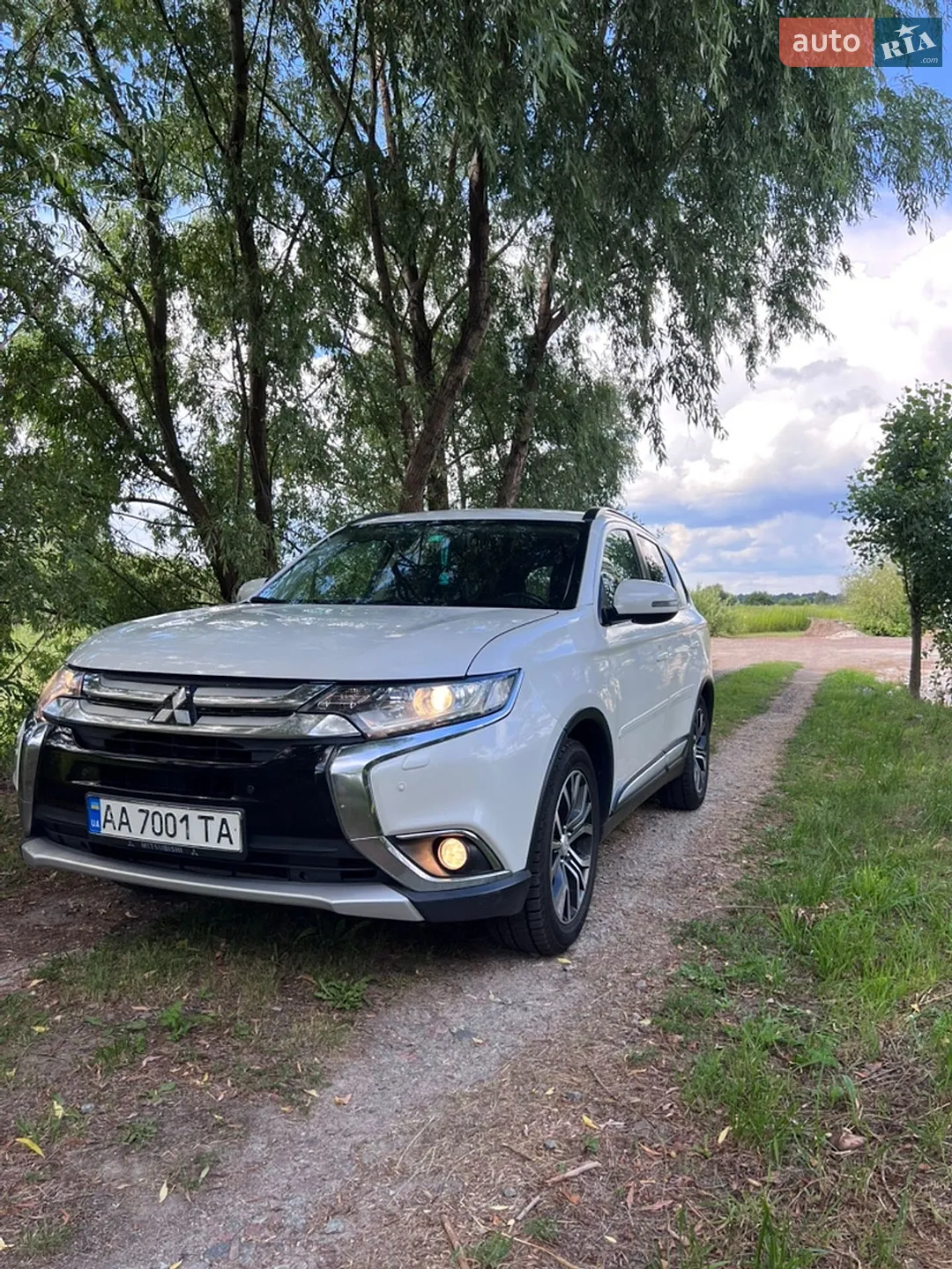 2015 Mitsubishi Outlander - фото 1
