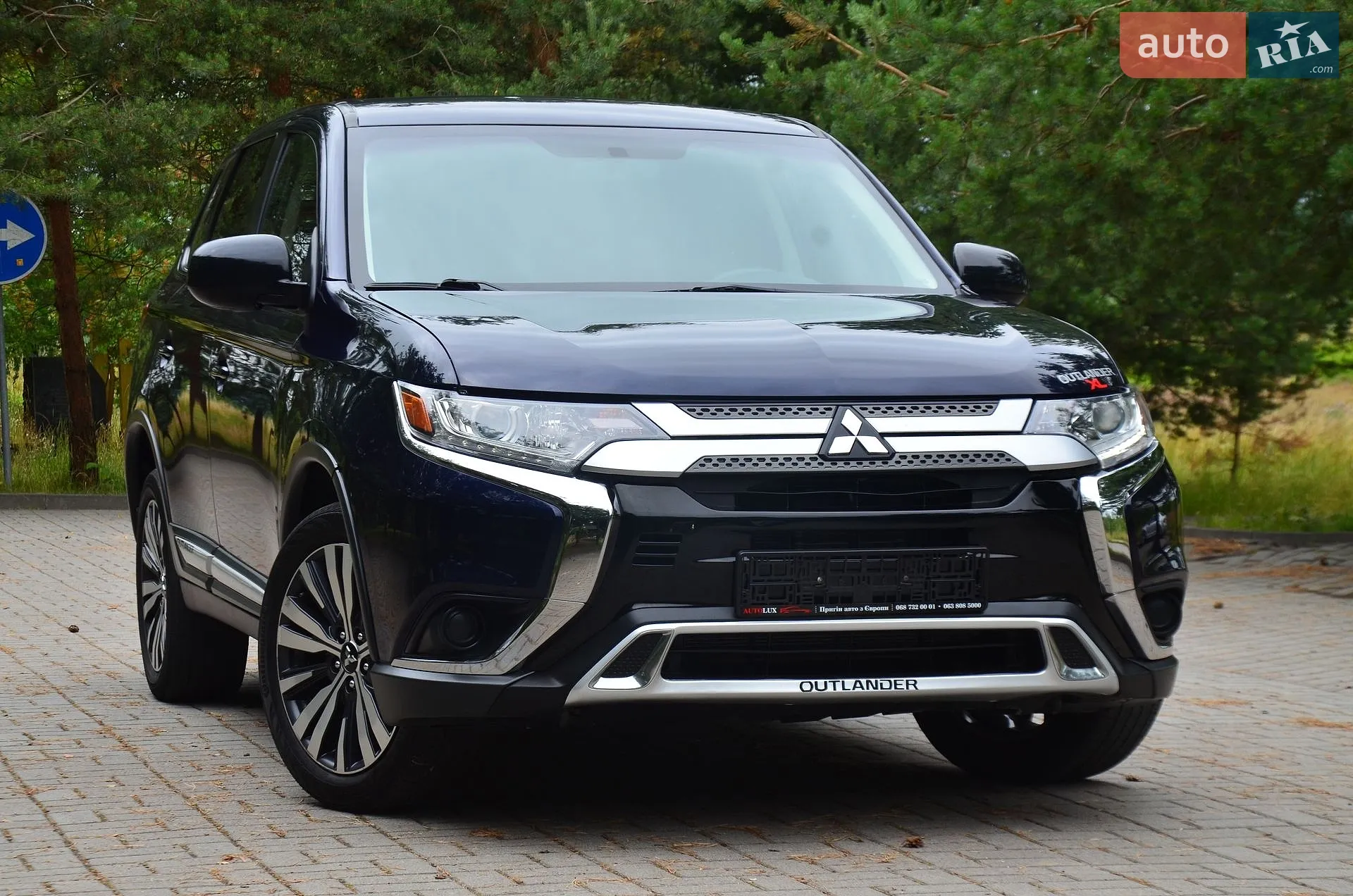 2019 Mitsubishi Outlander - фото 1