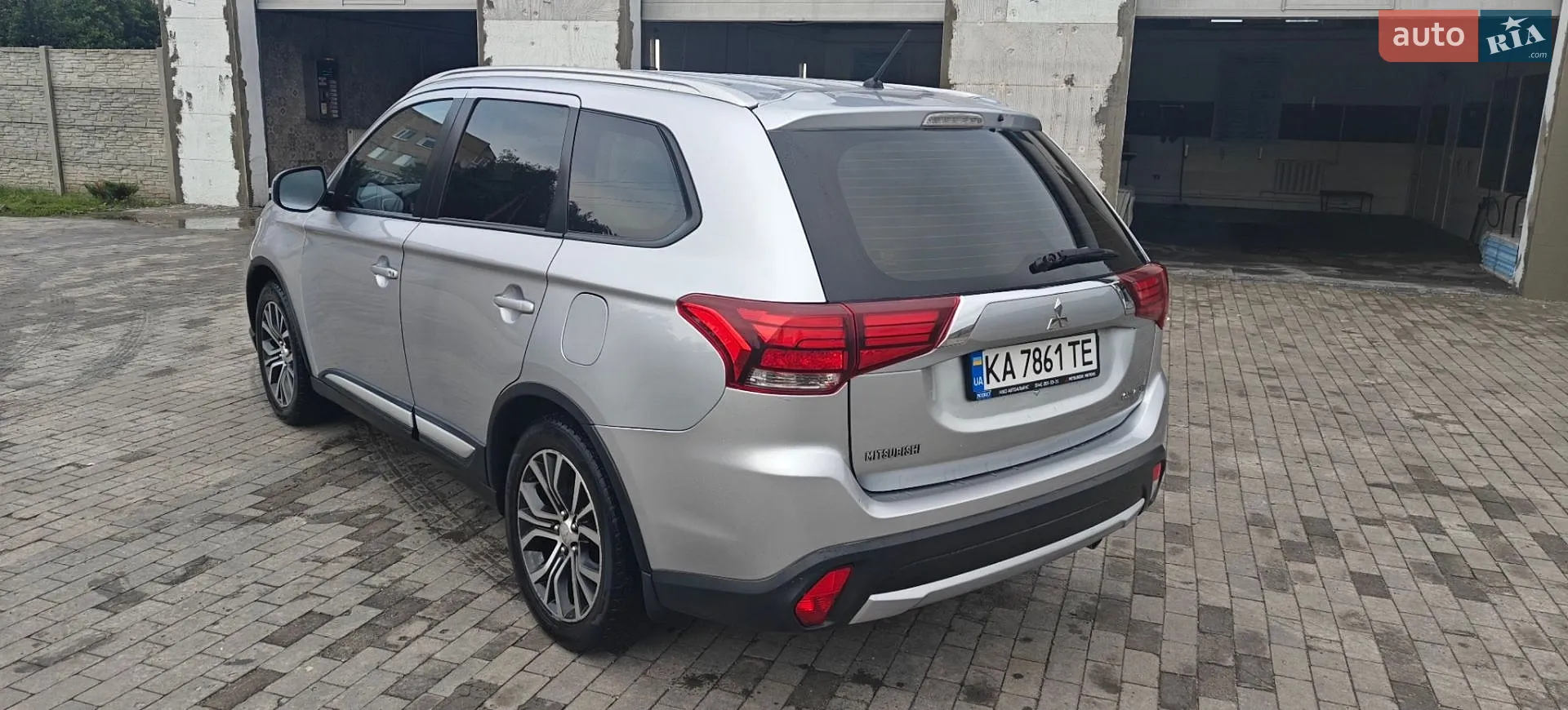2016 Mitsubishi Outlander - мініатюра 15