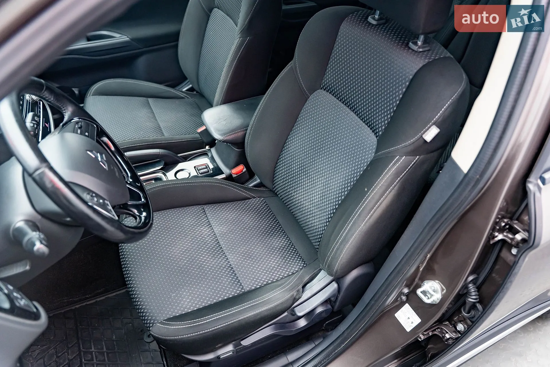 2020 Mitsubishi Outlander - мініатюра 10