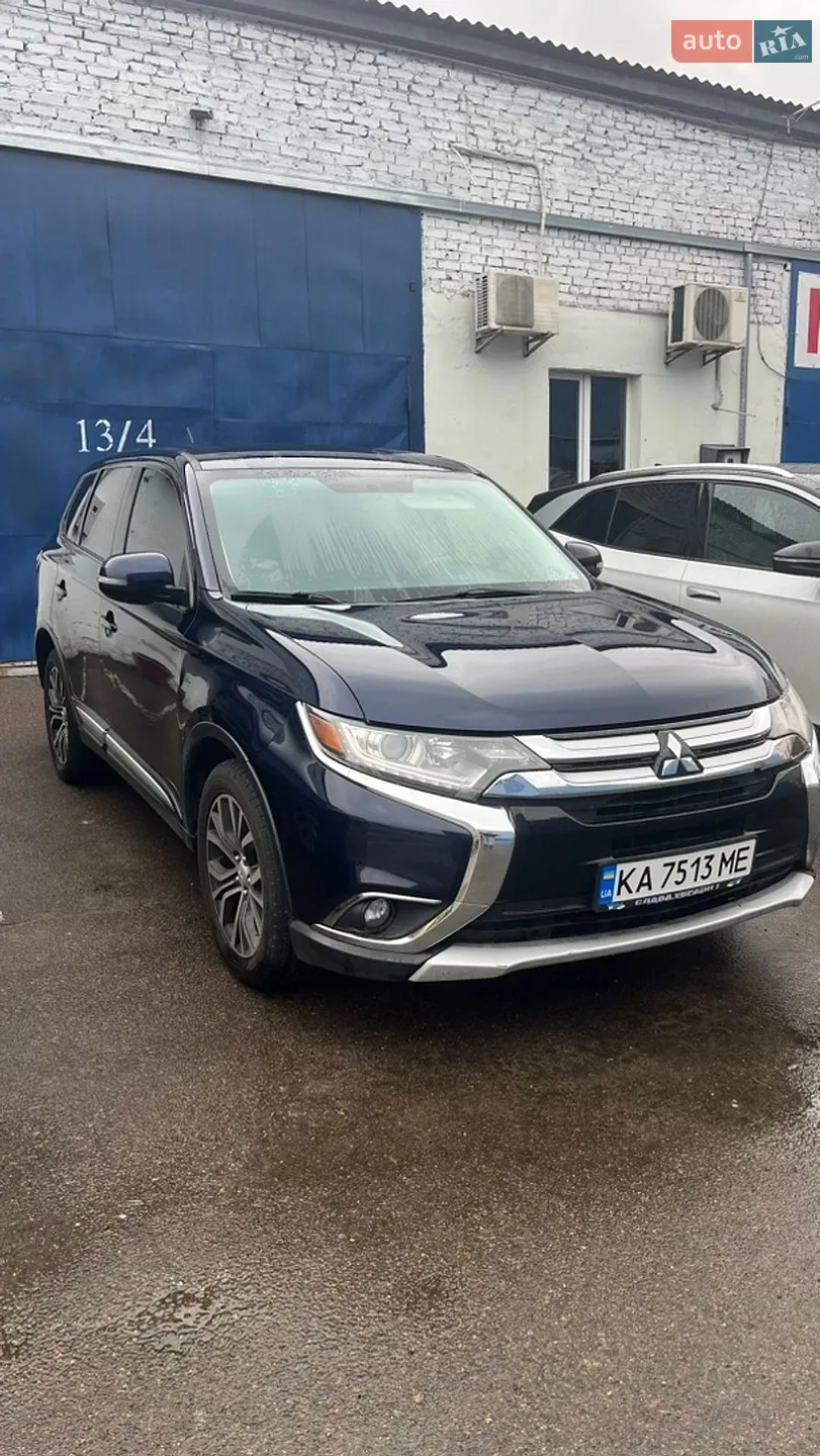 2015 Mitsubishi Outlander - фото 1
