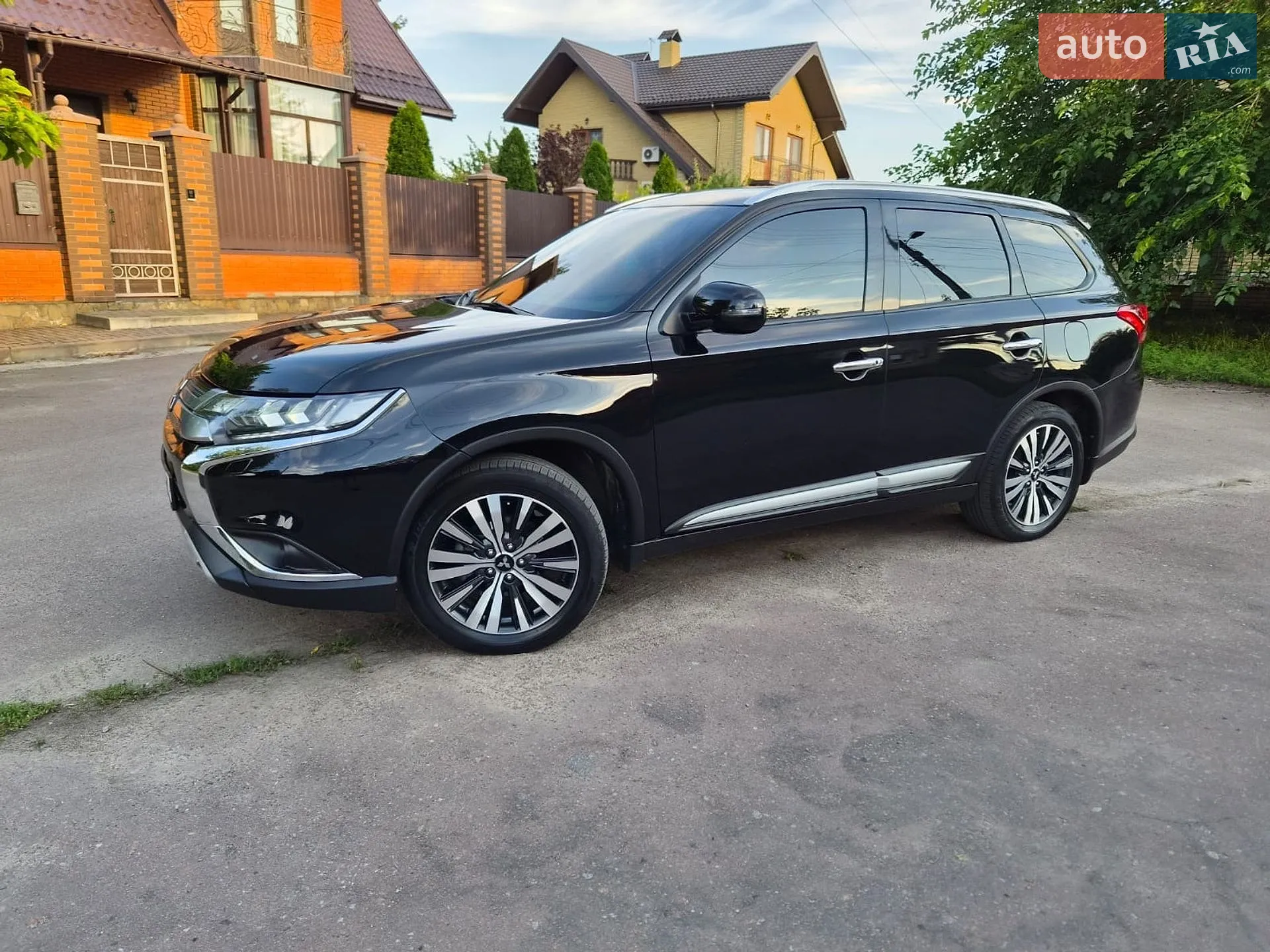 2019 Mitsubishi Outlander - мініатюра 2
