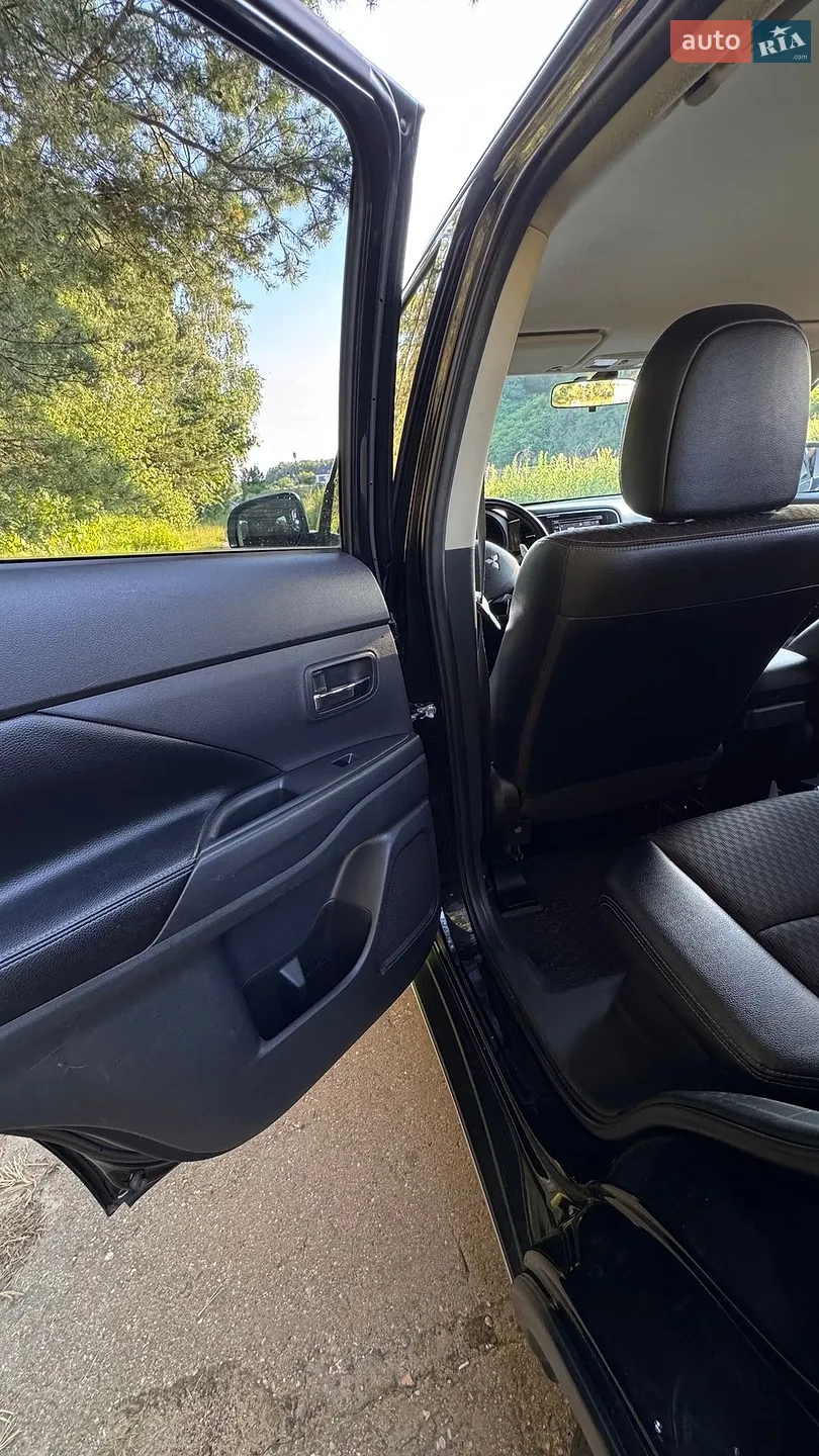 2014 Mitsubishi Outlander - мініатюра 3