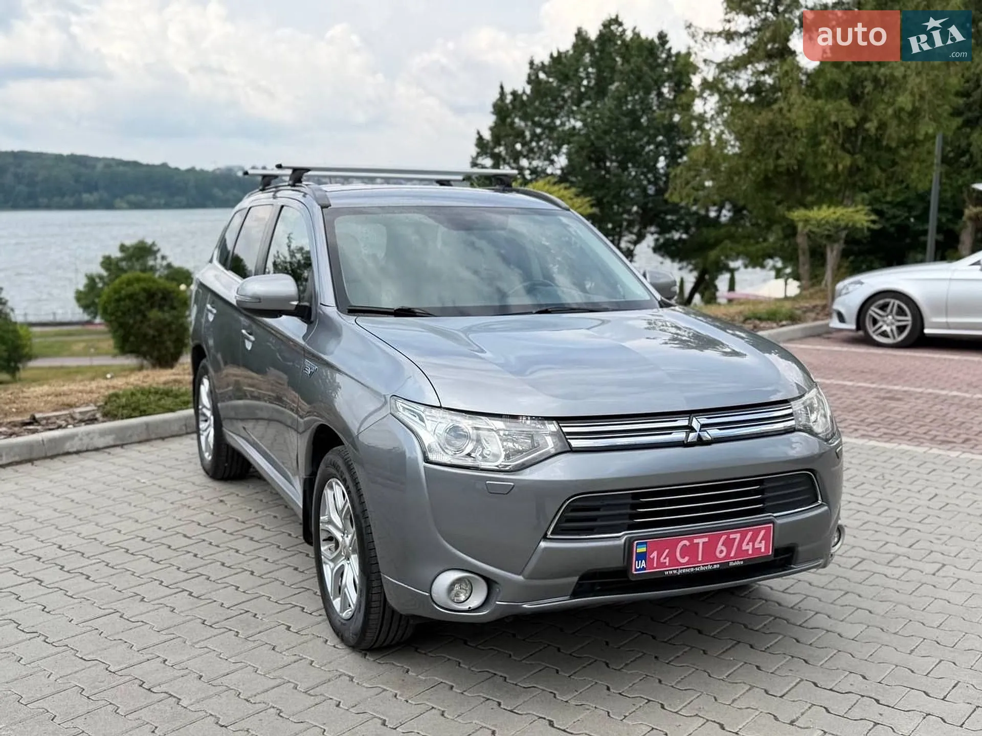 2014 Mitsubishi Outlander - фото 1
