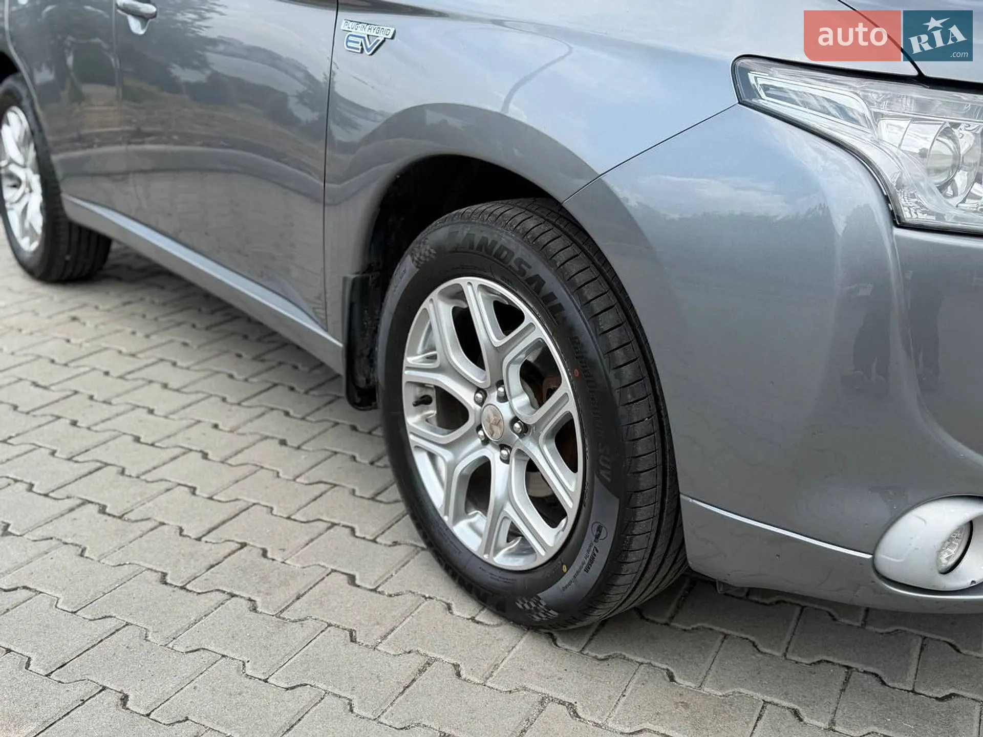 2014 Mitsubishi Outlander - мініатюра 12