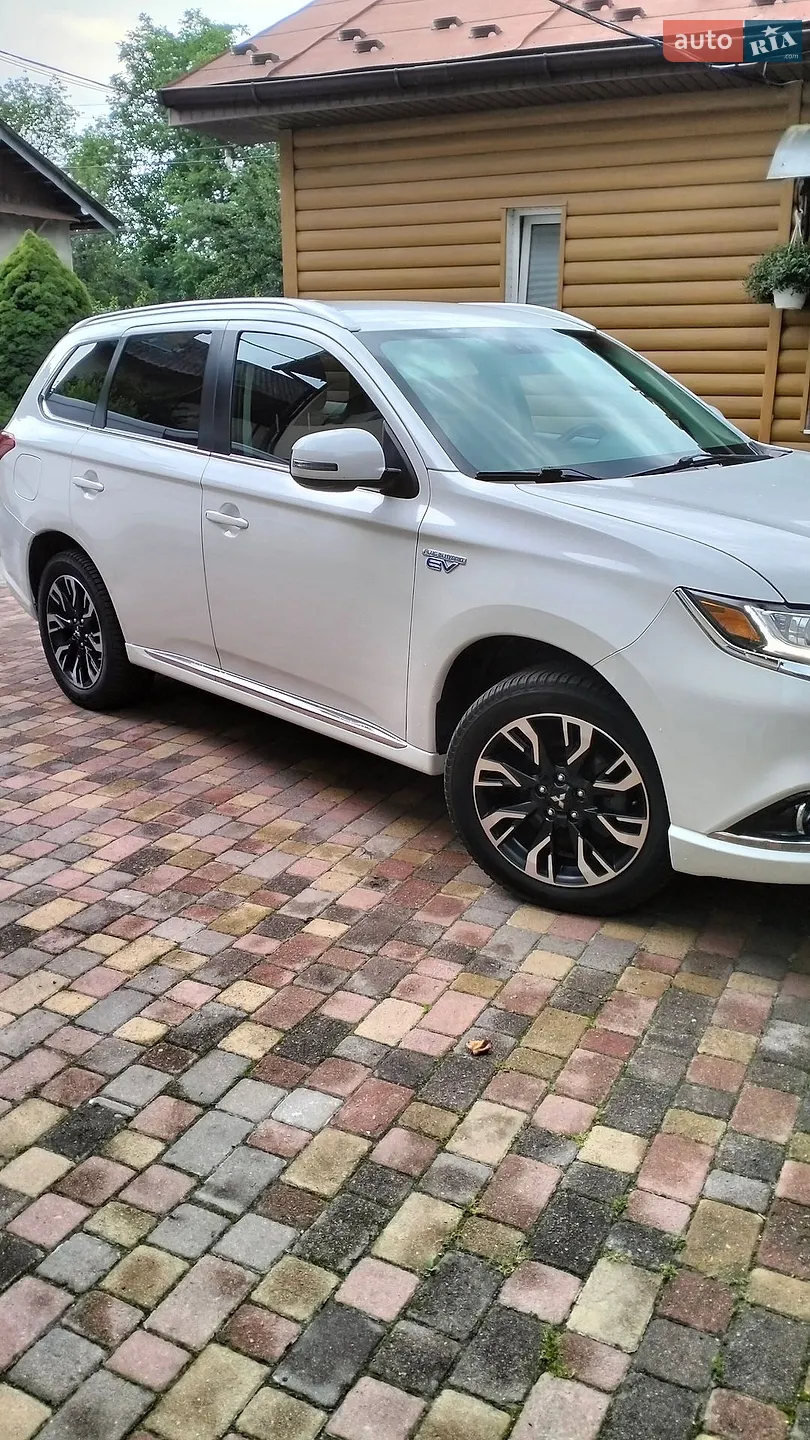2017 Mitsubishi Outlander - мініатюра 2