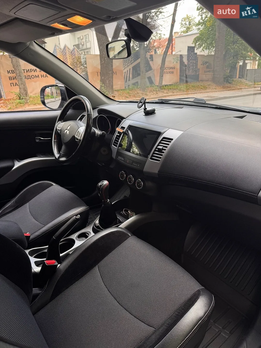 2010 Mitsubishi Outlander - мініатюра 19