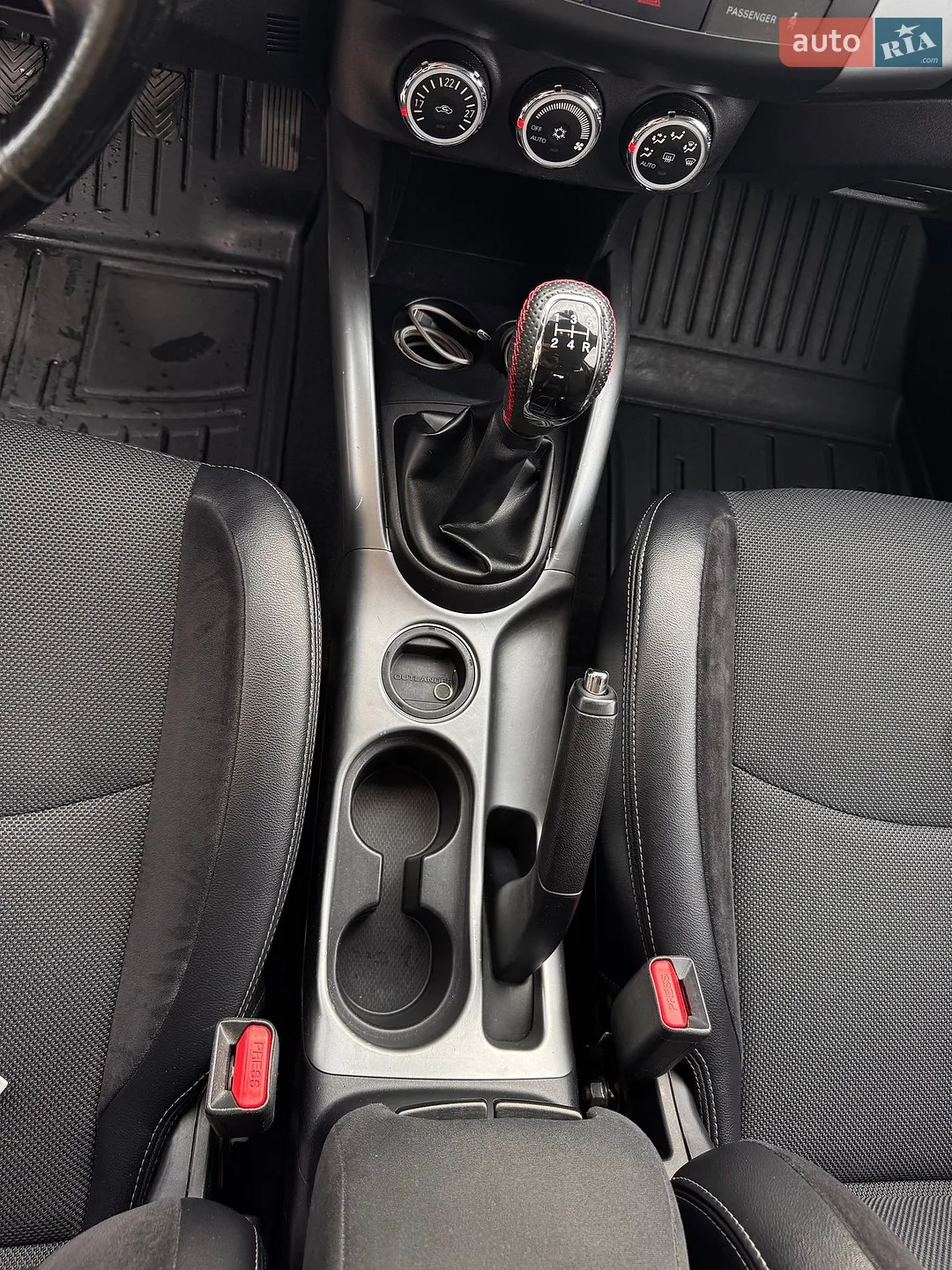 2010 Mitsubishi Outlander - мініатюра 29