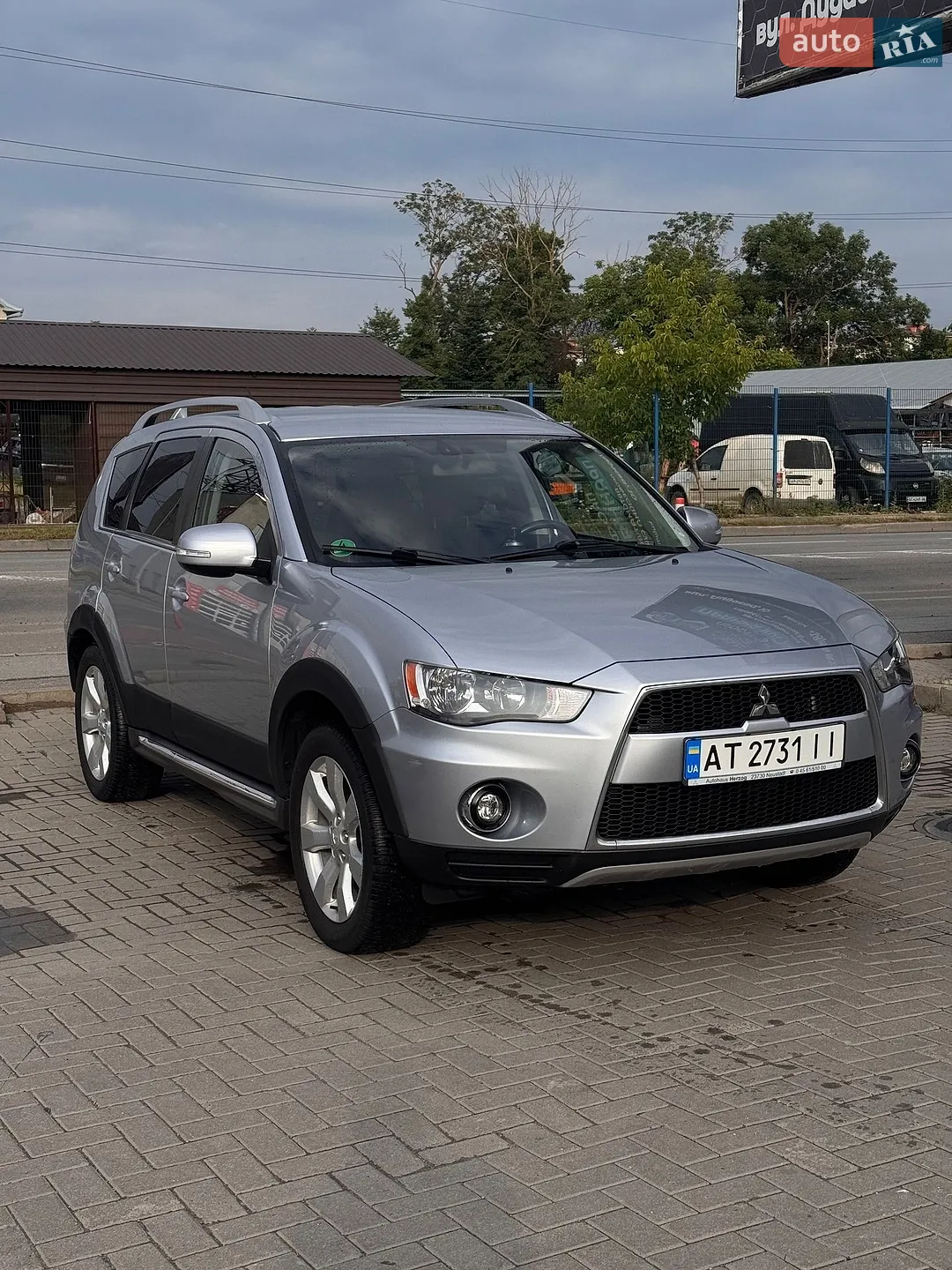 2010 Mitsubishi Outlander - фото 1
