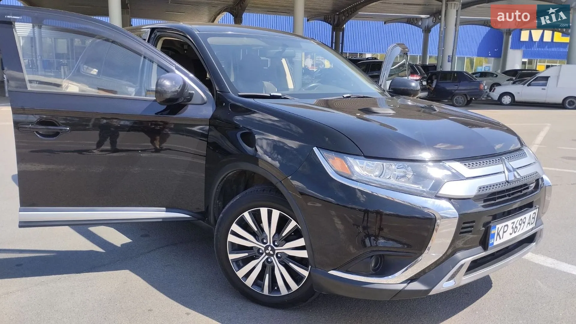 2019 Mitsubishi Outlander - фото 1