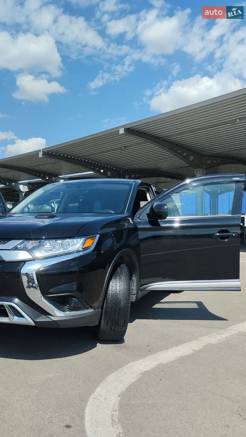 2019 Mitsubishi Outlander - мініатюра 2