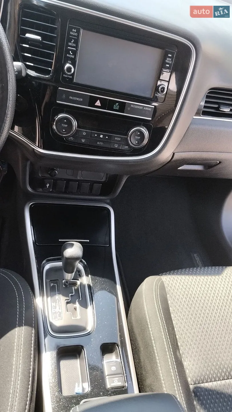 2019 Mitsubishi Outlander - мініатюра 18