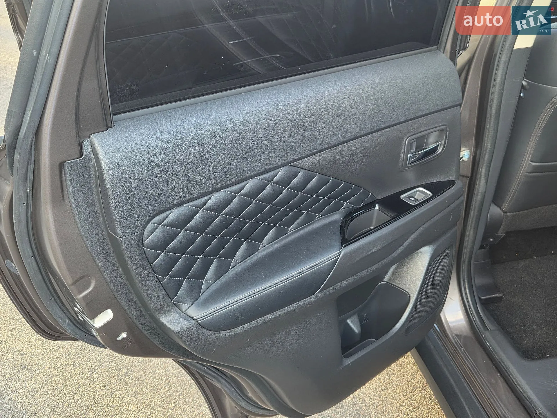 2021 Mitsubishi Outlander - мініатюра 40
