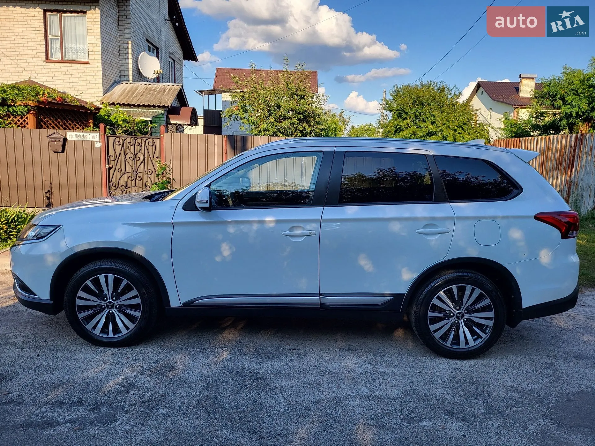2021 Mitsubishi Outlander - мініатюра 3