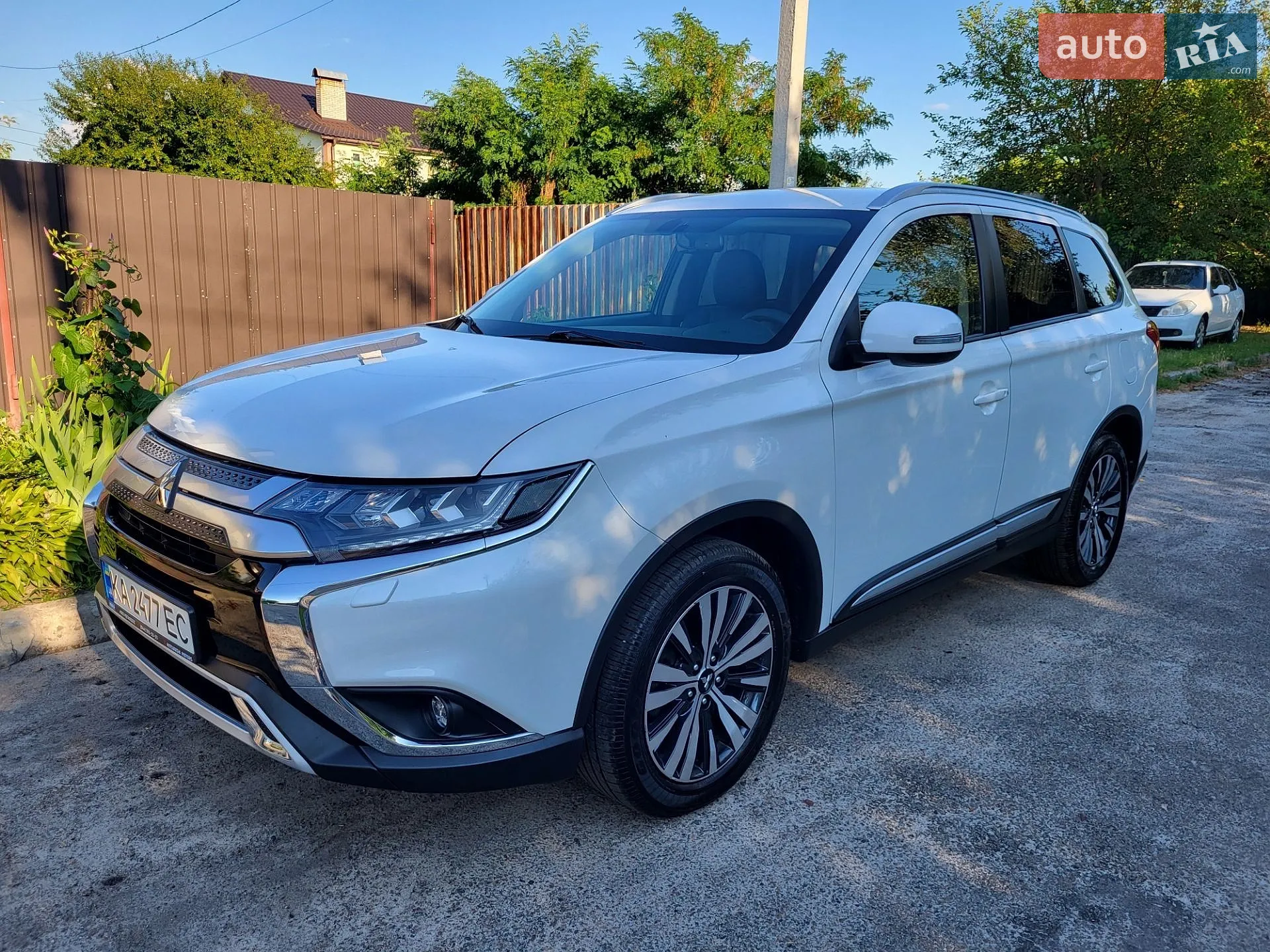 2021 Mitsubishi Outlander - фото 1