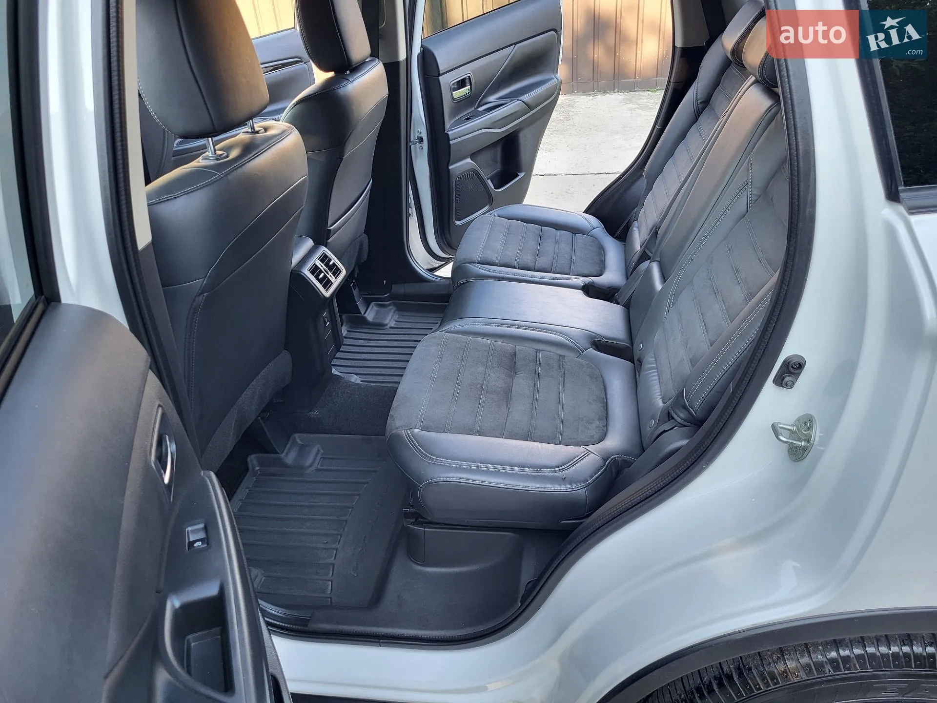2021 Mitsubishi Outlander - мініатюра 10