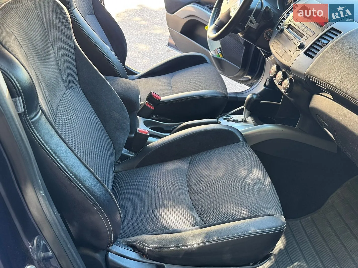 2010 Mitsubishi Outlander - мініатюра 27