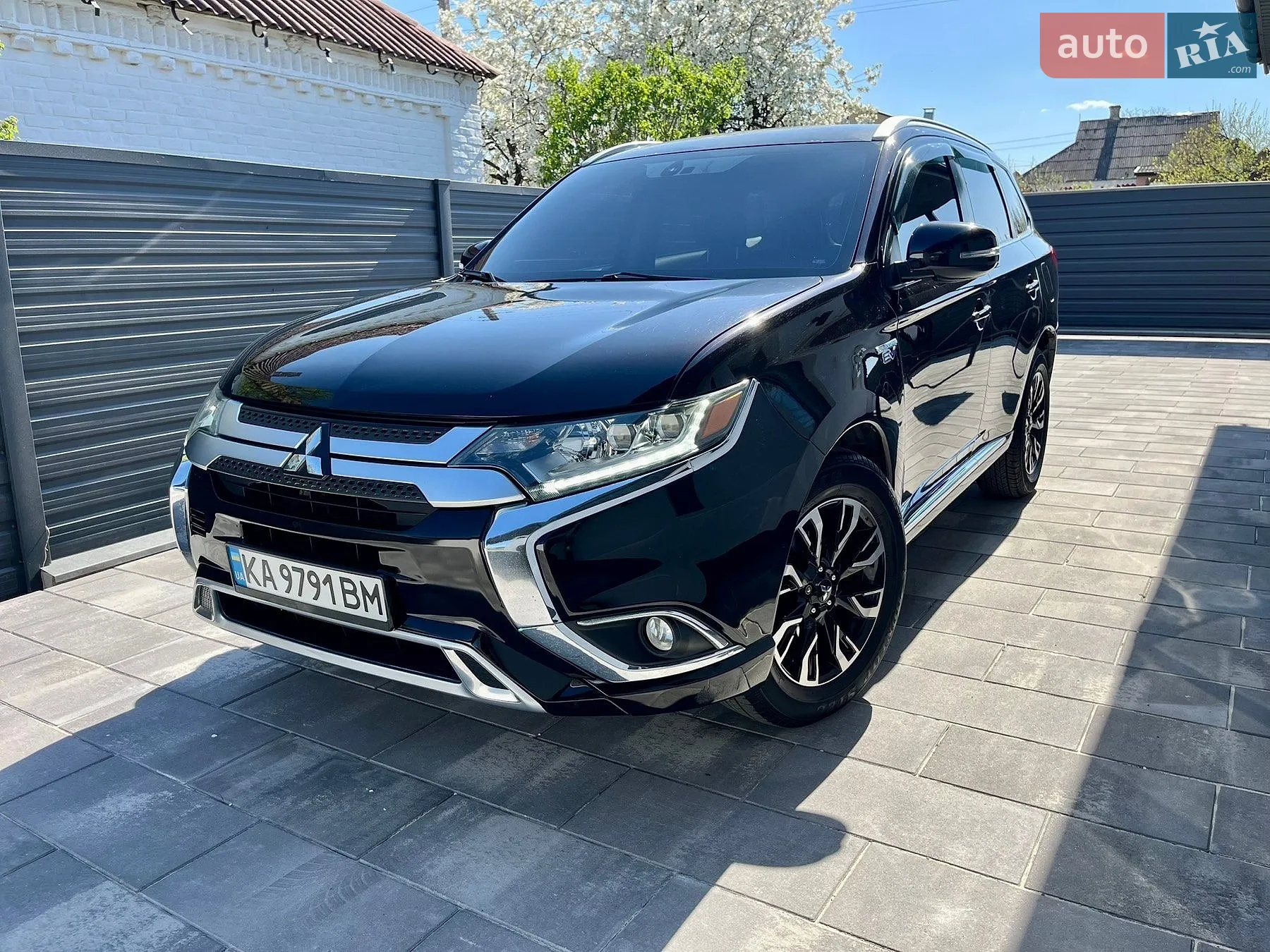 2017 Mitsubishi Outlander - фото 1