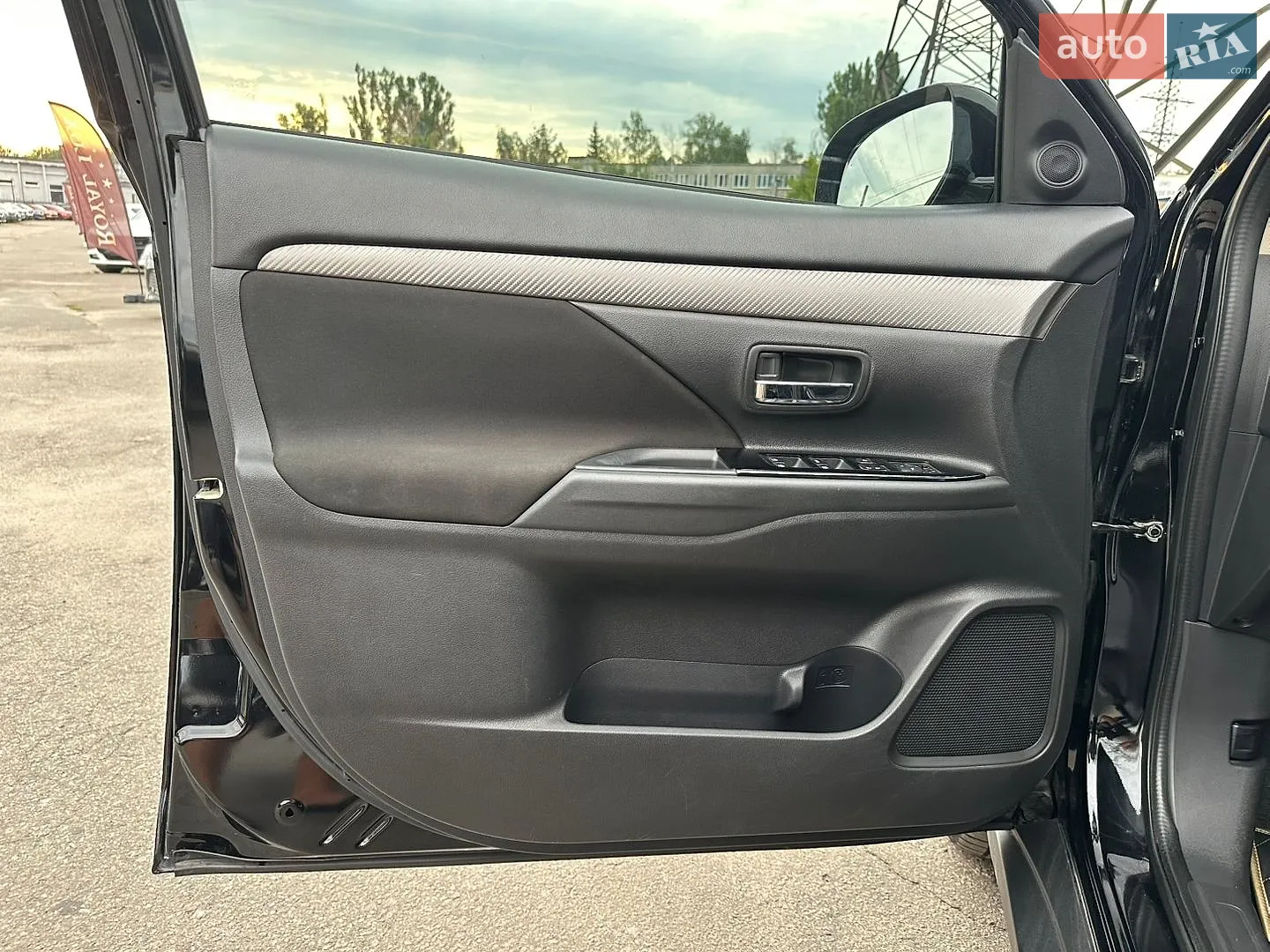 2016 Mitsubishi Outlander - мініатюра 15