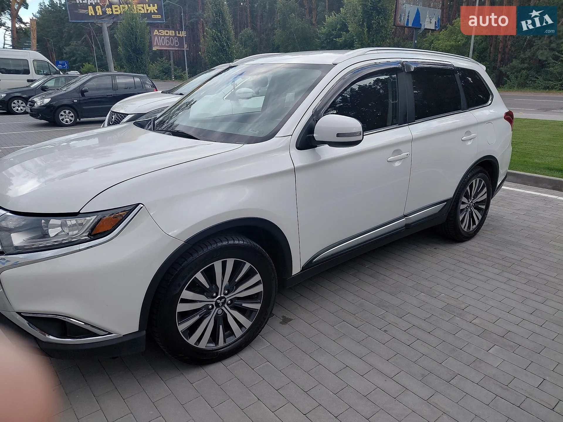 2019 Mitsubishi Outlander - мініатюра 2