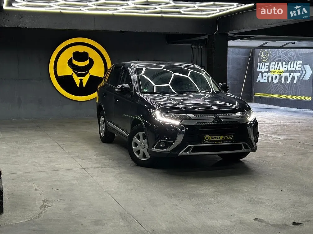 2018 Mitsubishi Outlander - фото 1