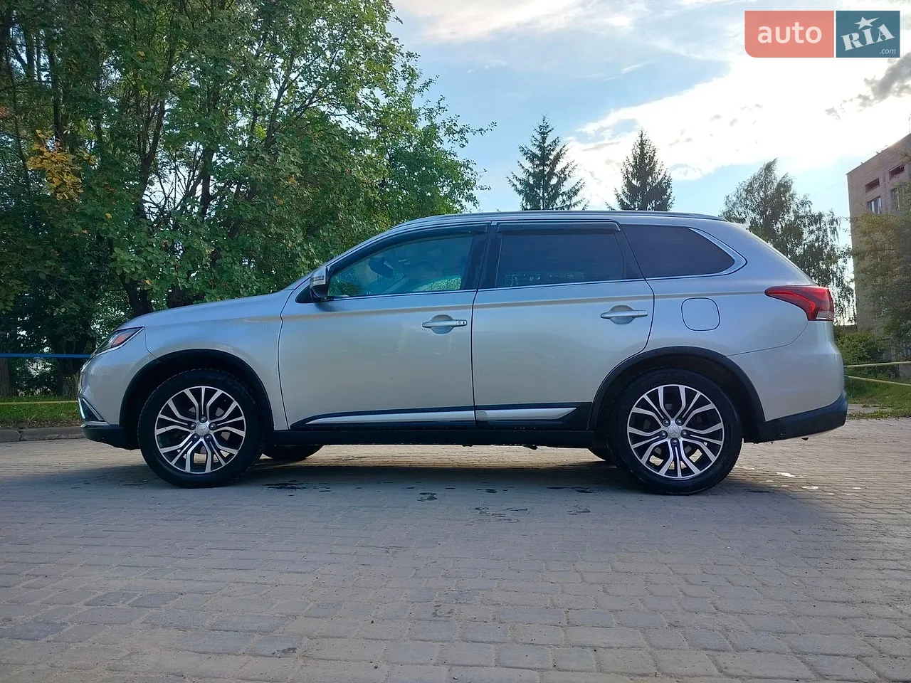 2017 Mitsubishi Outlander - мініатюра 19