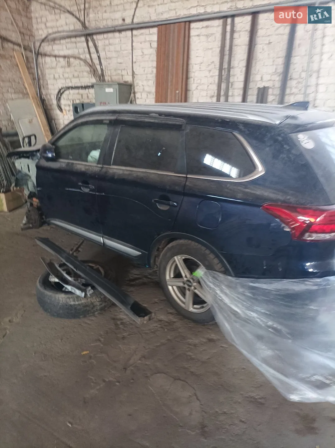 2017 Mitsubishi Outlander - фото 1