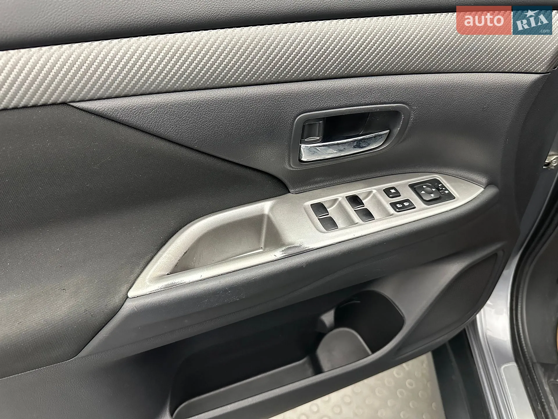 2013 Mitsubishi Outlander - мініатюра 11