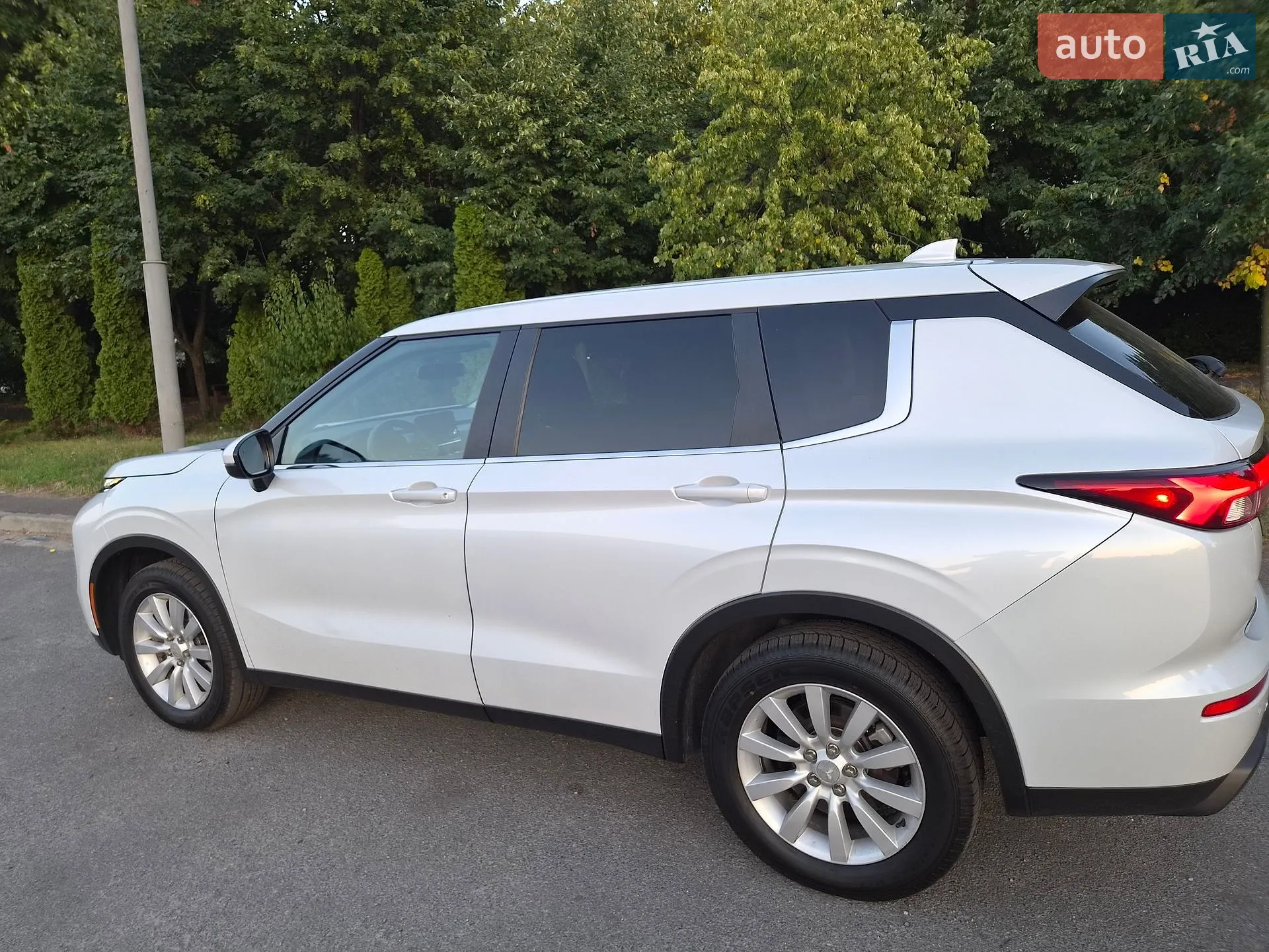 2022 Mitsubishi Outlander - мініатюра 2