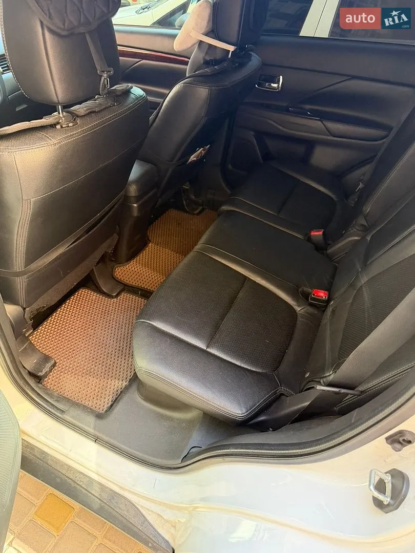 2013 Mitsubishi Outlander - мініатюра 16