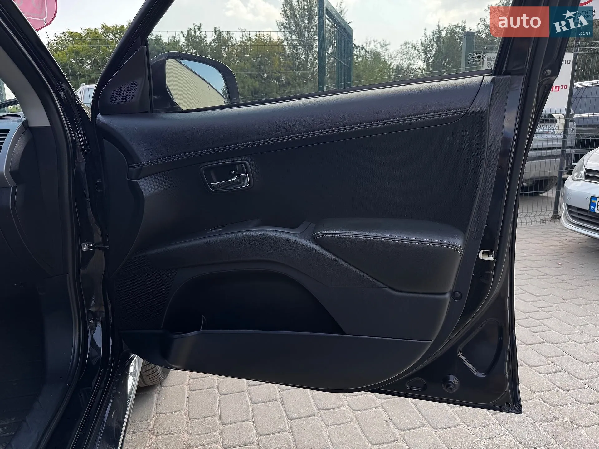 2011 Mitsubishi Outlander - мініатюра 32