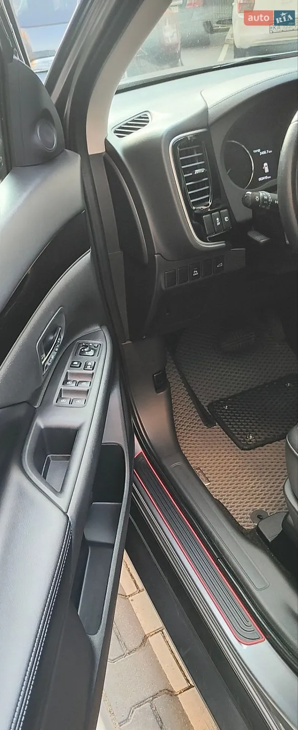 2021 Mitsubishi Outlander - мініатюра 13