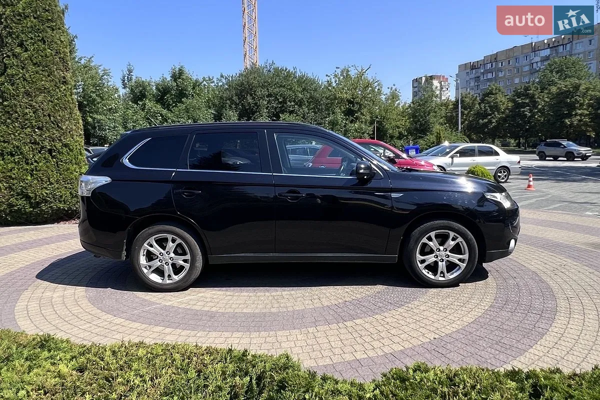 2012 Mitsubishi Outlander - мініатюра 8