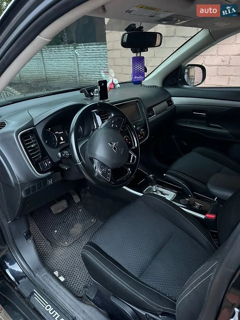 2017 Mitsubishi Outlander - мініатюра 8