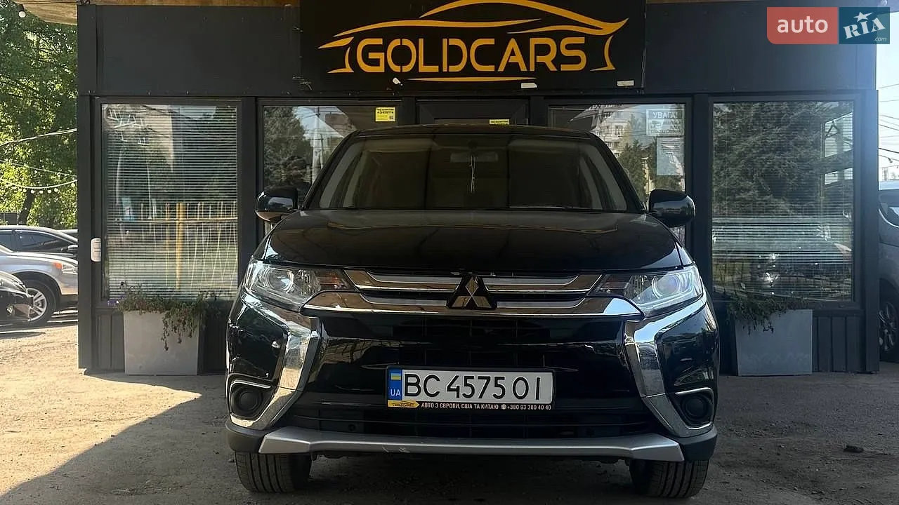 2017 Mitsubishi Outlander - фото 1