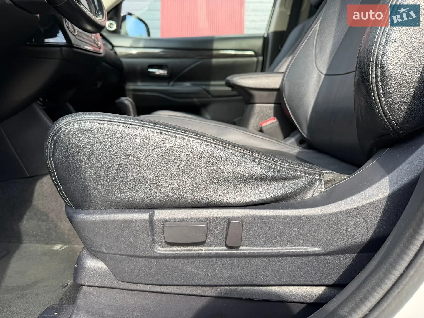 2016 Mitsubishi Outlander - мініатюра 32