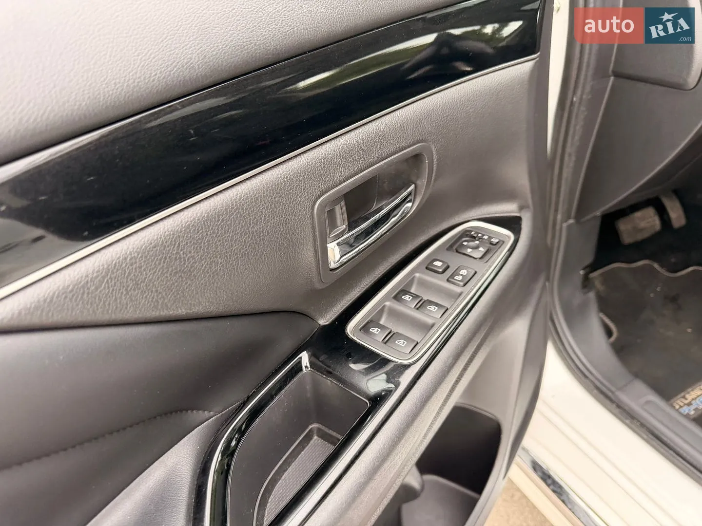 2020 Mitsubishi Outlander - мініатюра 31