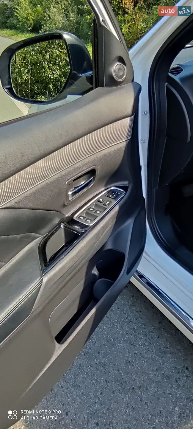 2019 Mitsubishi Outlander - мініатюра 19