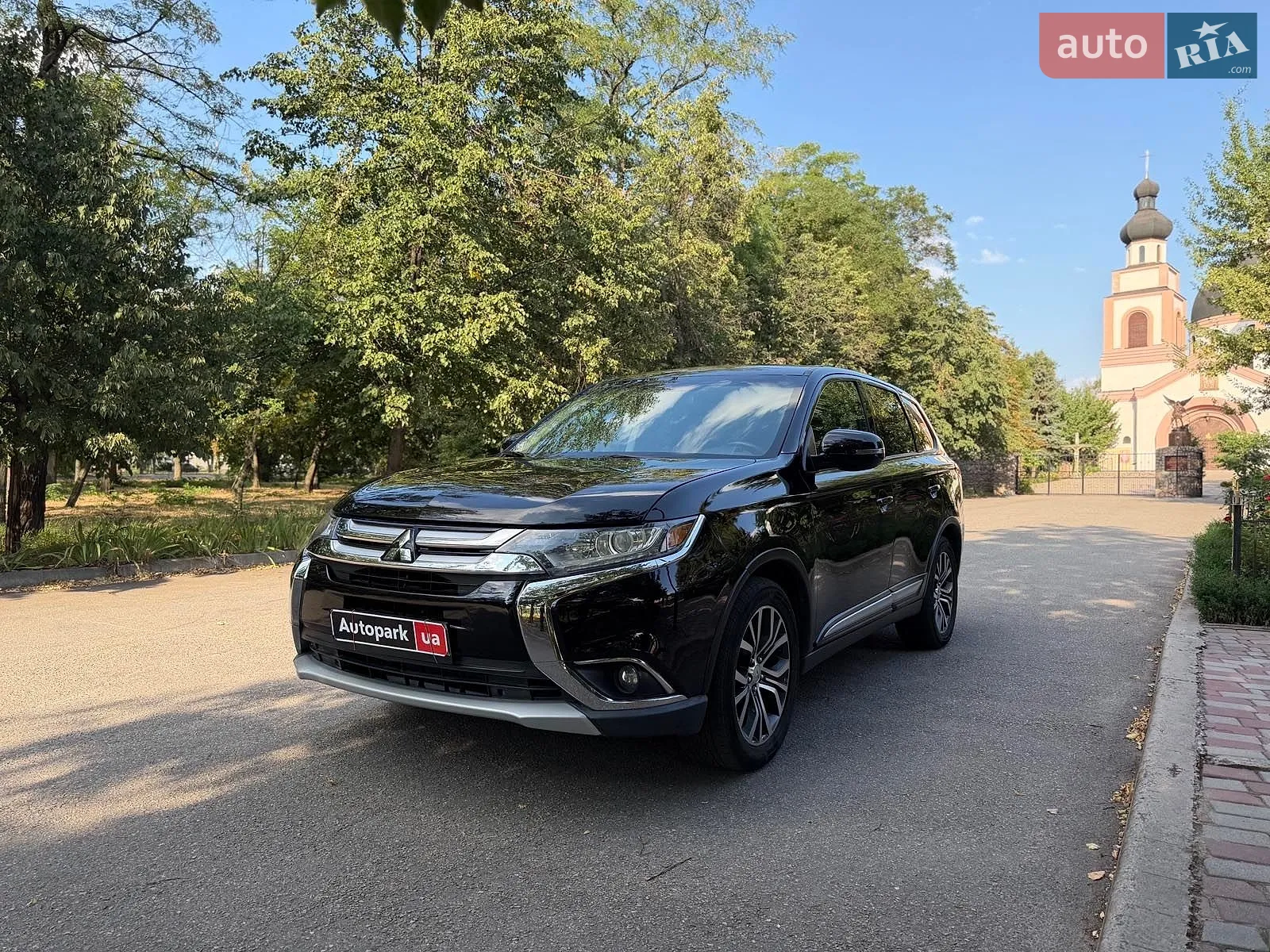 2017 Mitsubishi Outlander - фото 1
