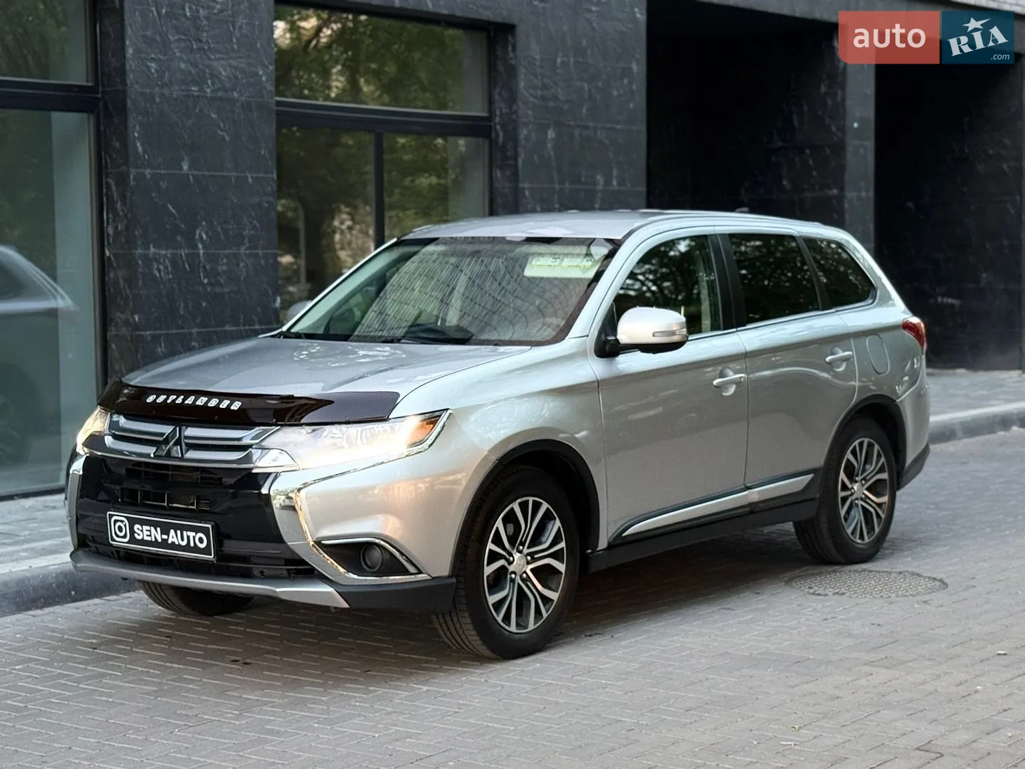 2018 Mitsubishi Outlander - фото 1