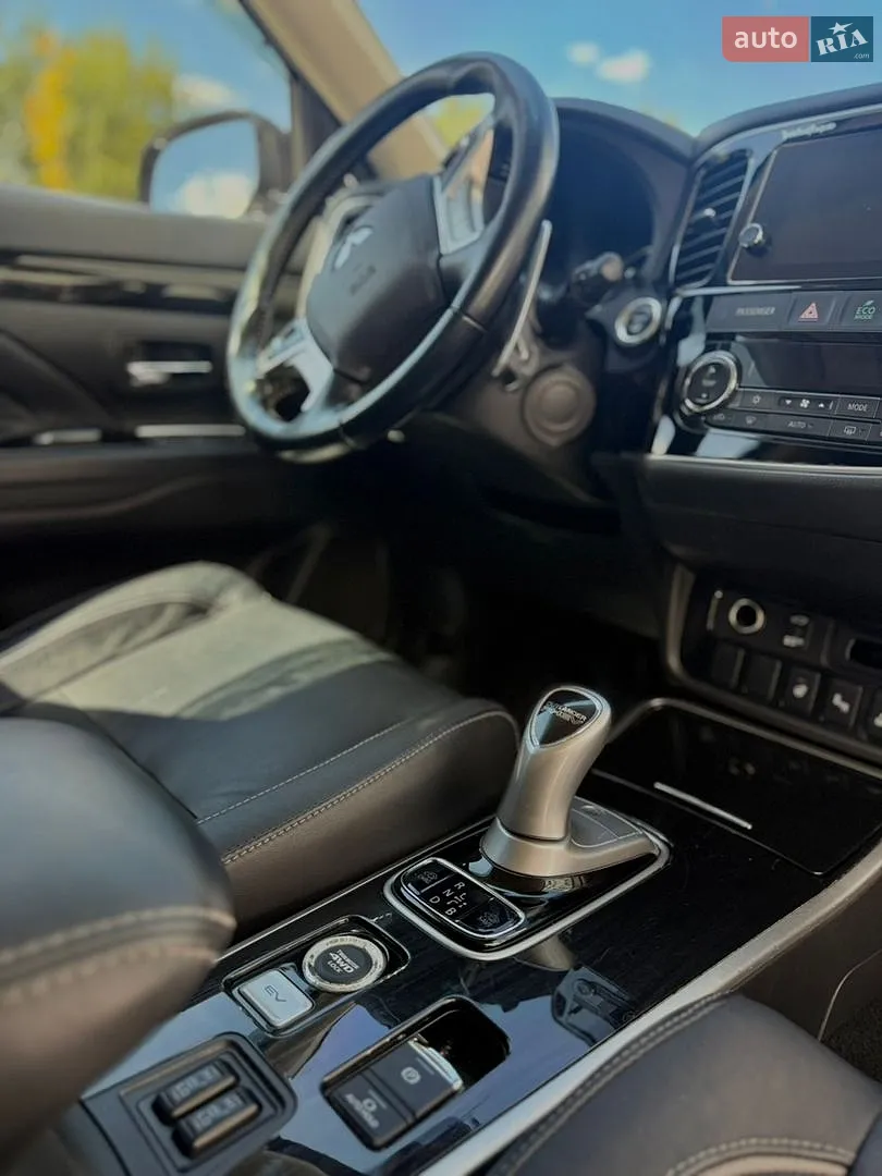 2018 Mitsubishi Outlander - мініатюра 12