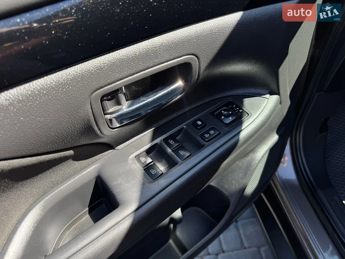 2023 Mitsubishi Outlander - мініатюра 22