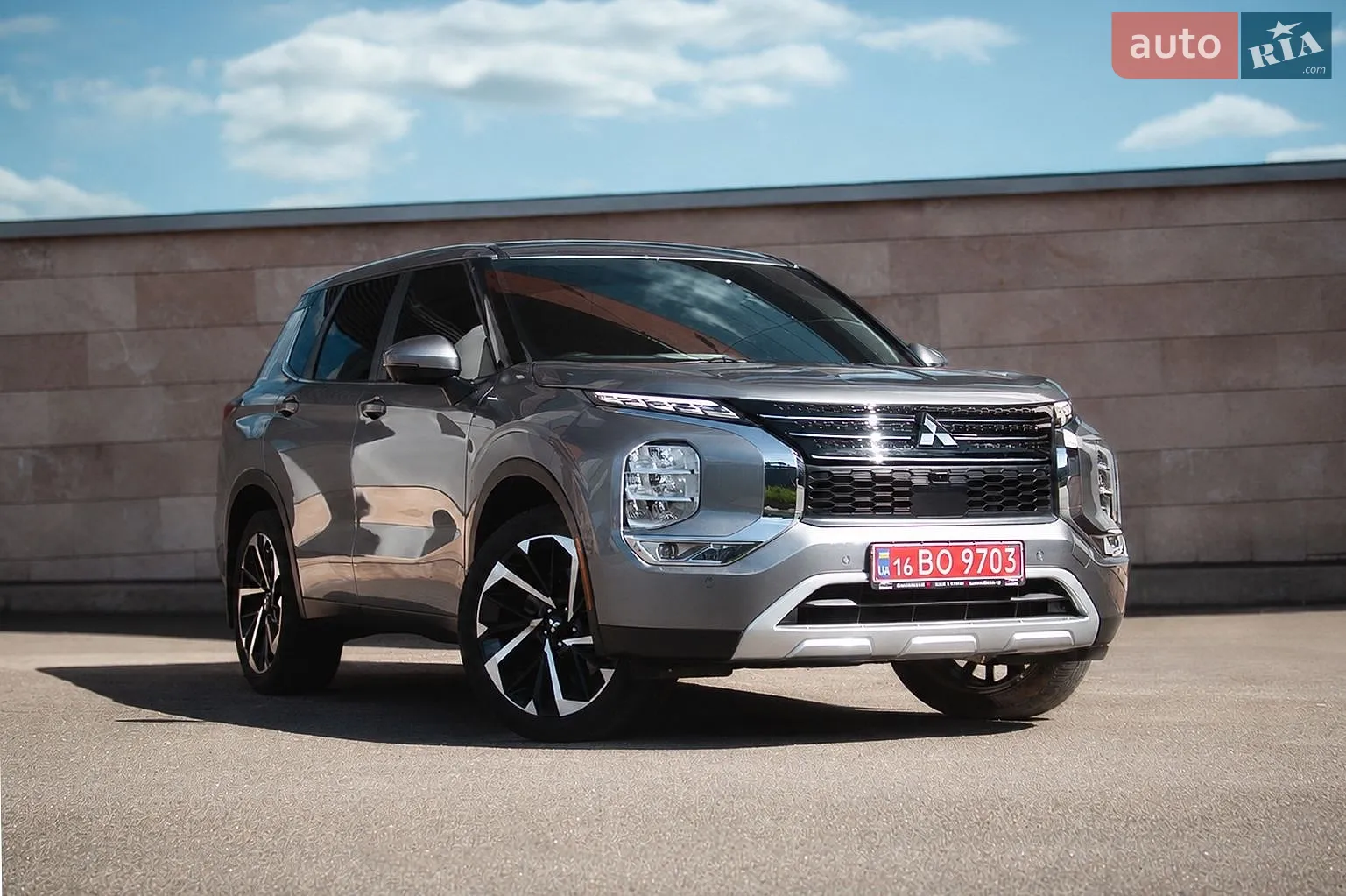 2021 Mitsubishi Outlander - фото 1