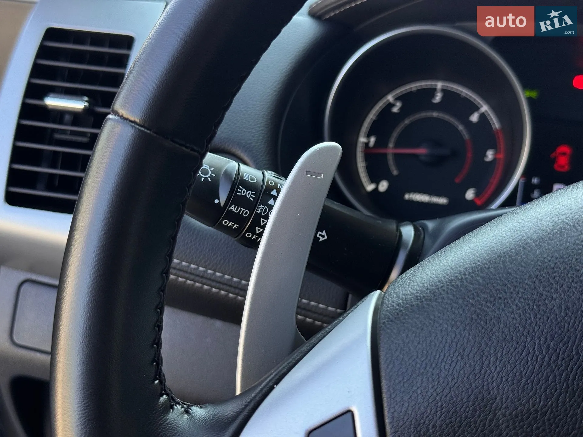 2010 Mitsubishi Outlander - мініатюра 44
