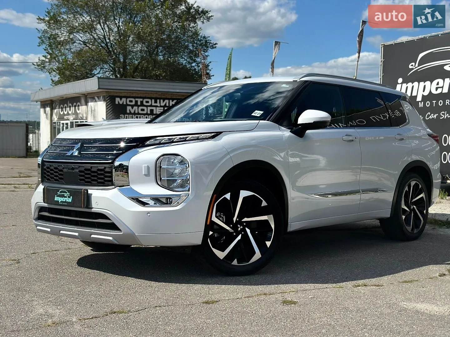 2021 Mitsubishi Outlander - фото 1