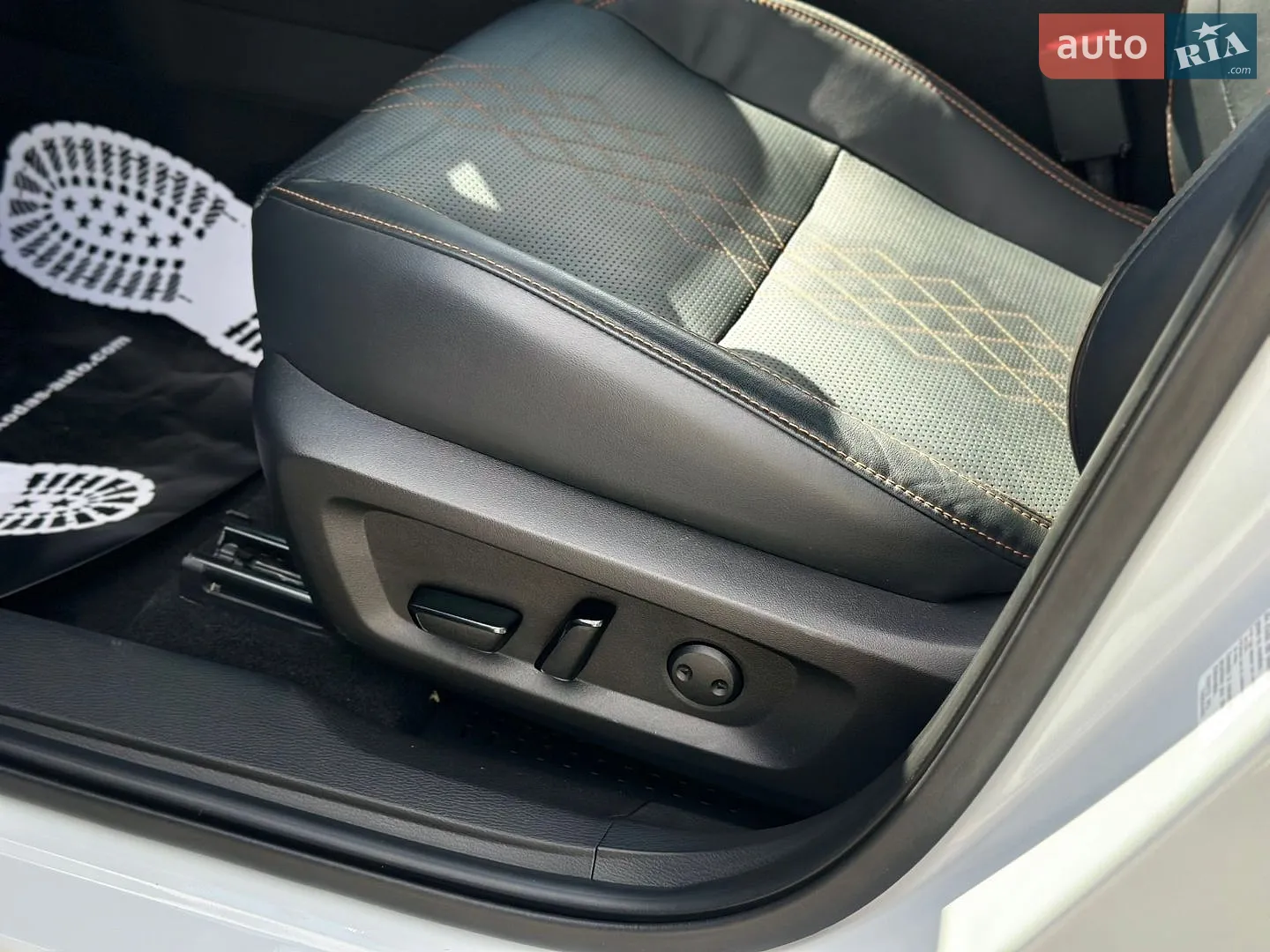 2021 Mitsubishi Outlander - мініатюра 18