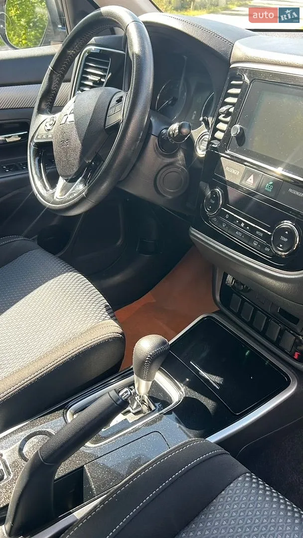 2018 Mitsubishi Outlander - мініатюра 6