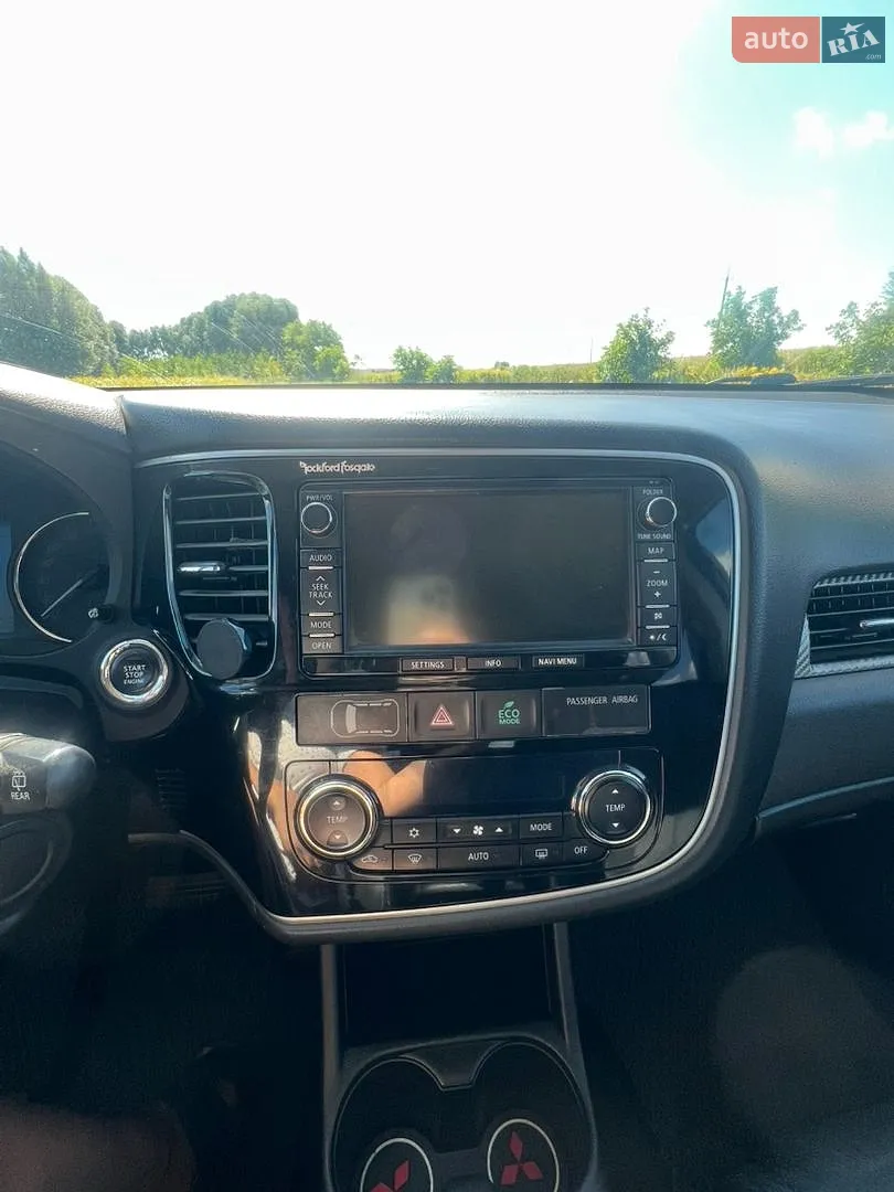 2013 Mitsubishi Outlander - мініатюра 12